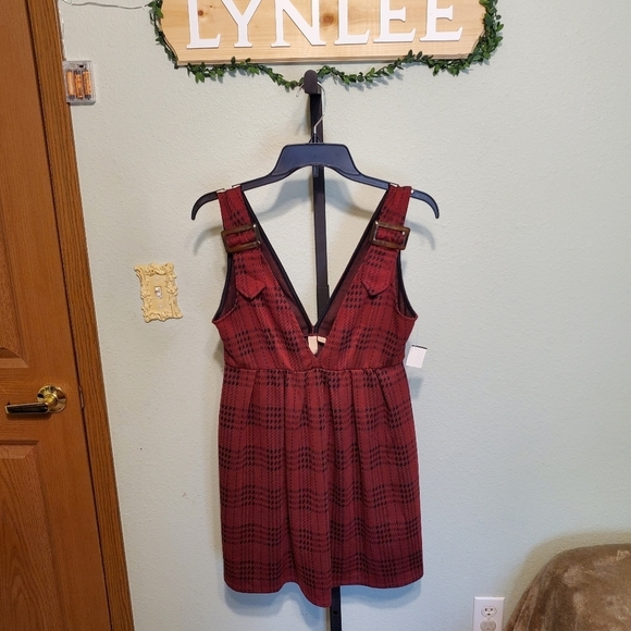 4 hearts Dresses & Skirts - Nwt Womens Dress. Size L. Burgundy & Black